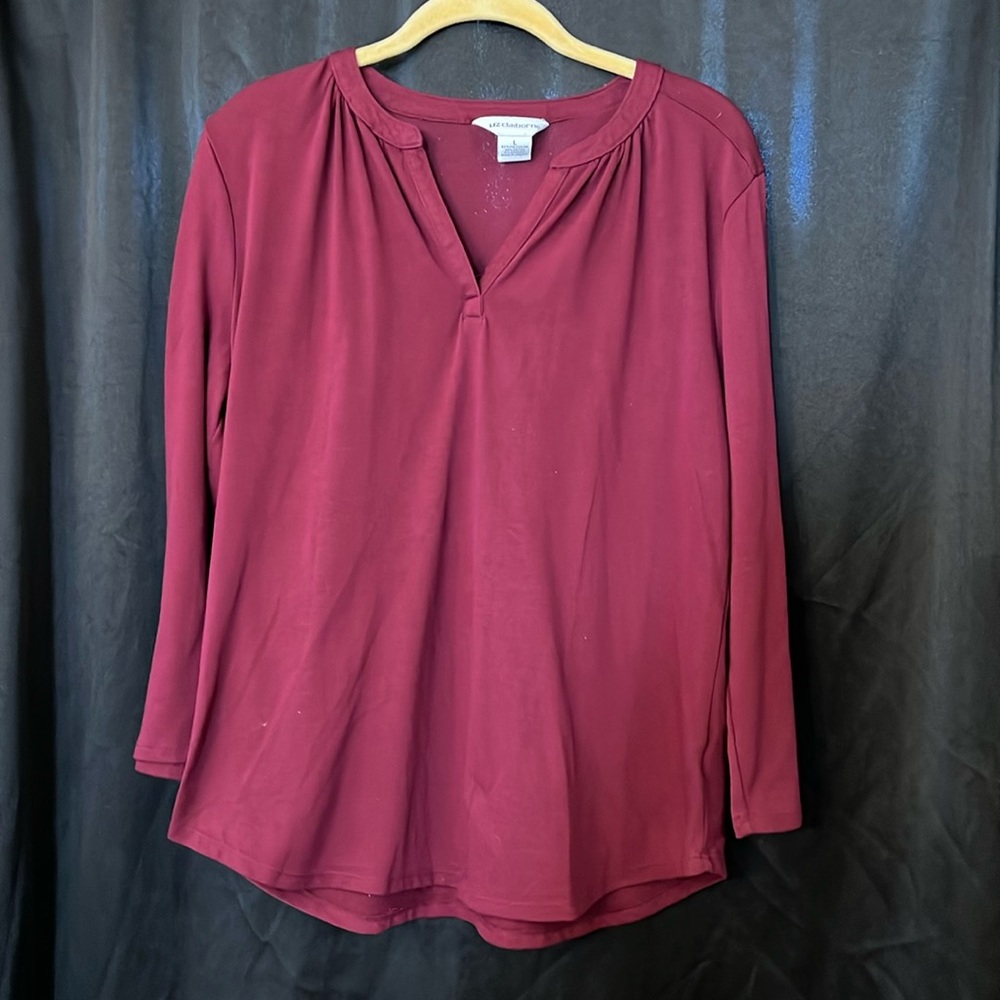 Liz Claiborne burgundy top 3/4 sleeves